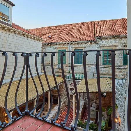 فيلة Hedera Estate, Hedera Xvii