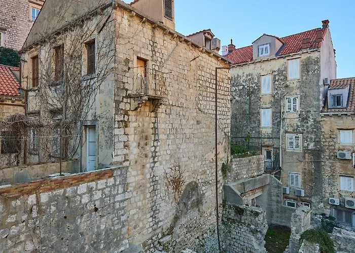 Hedera Estate, Hedera Xvii *