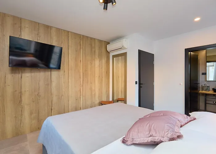 Hedera Estate, Hedera Xvii *