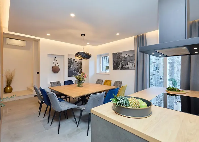 Hedera Estate, Hedera Xvii *