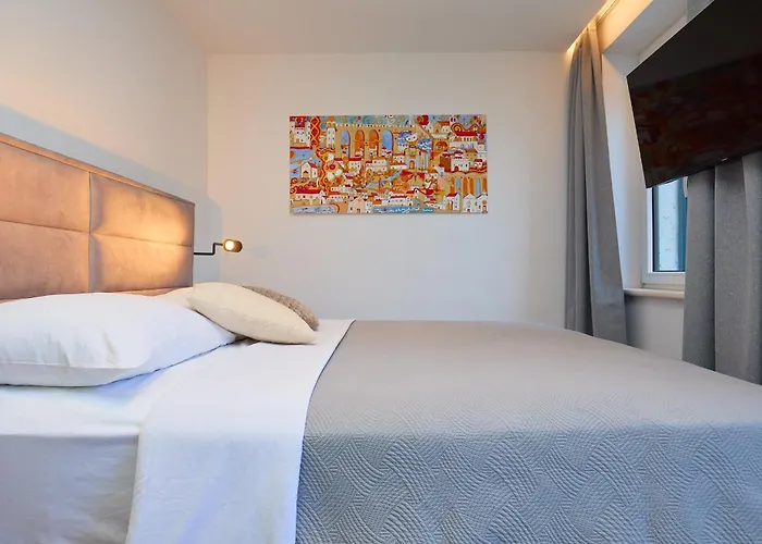 Hedera Estate, Hedera Xvii