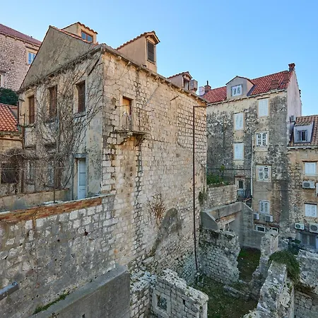 Hedera Estate, Hedera Xvii *