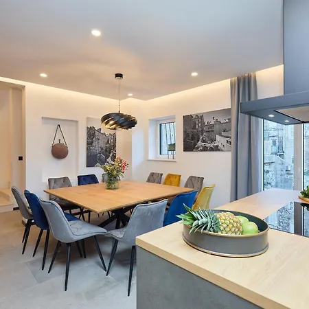 Hedera Estate, Hedera Xvii *