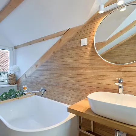 Hedera Estate, Hedera Xvii * דוברובניק